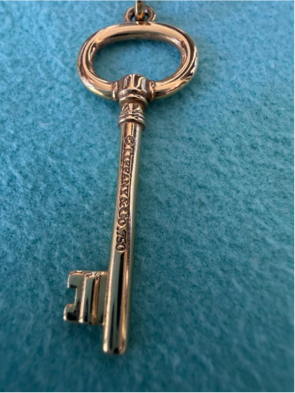 Tiffany & Co. 18k Yellow Gold Oval Key Pendant 1.5 Inches 3gr